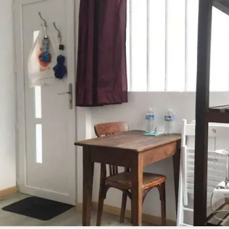 Maisonnette Sur Cour 公寓 *