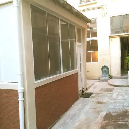 Appartement Maisonnette Sur Cour Paris
